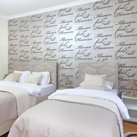 Illusion Downtown Apartment *